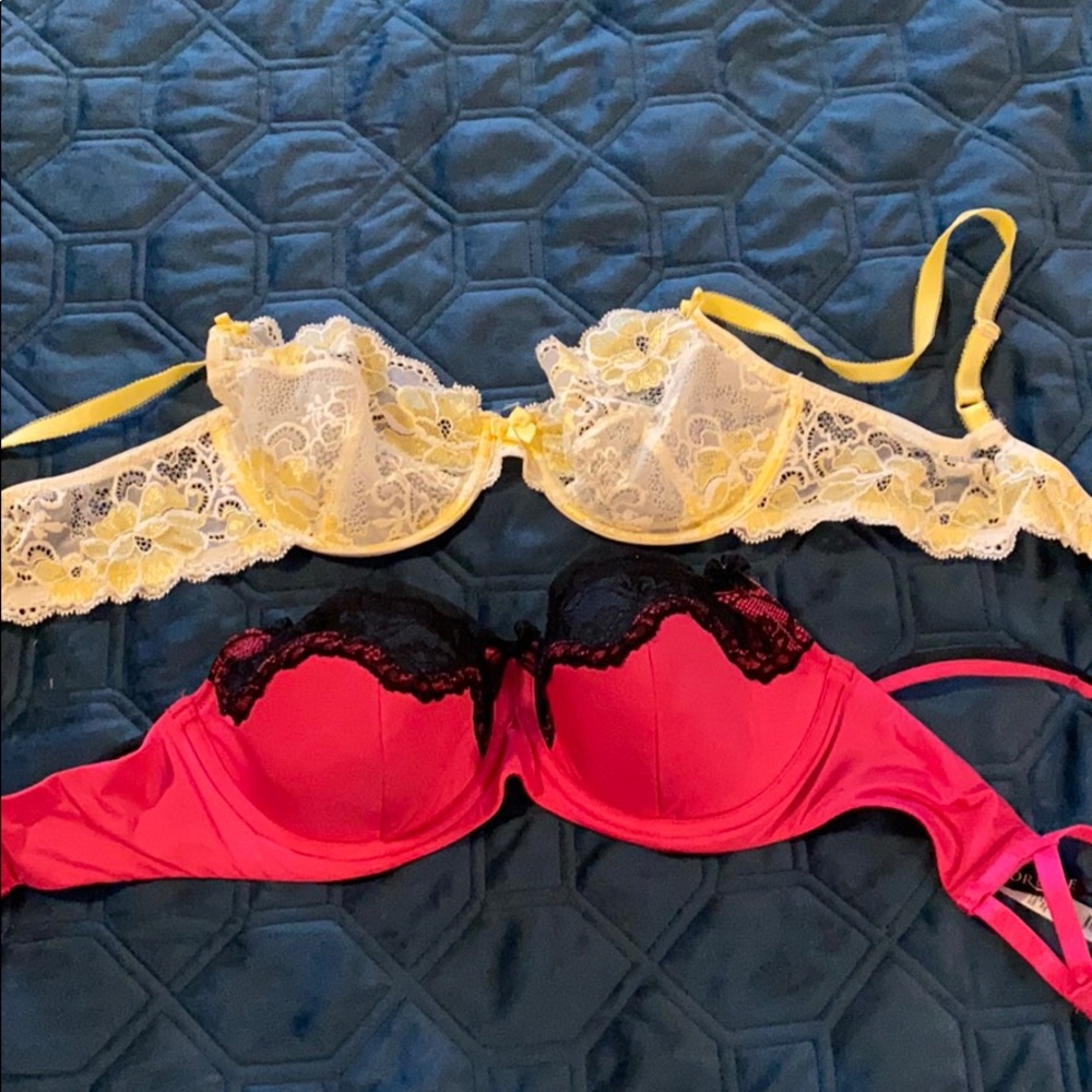 2 lacy bras